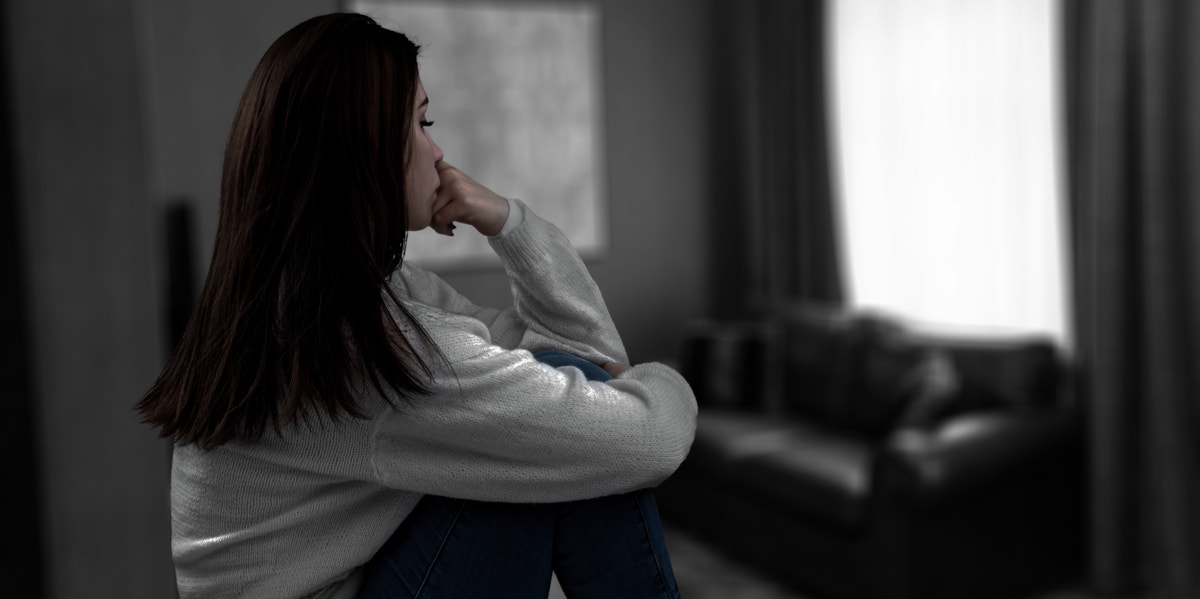 What You Need To Know About The 'Emotionally Broken' Girl sad woman