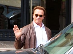 arnold schwarzenegger waves hand