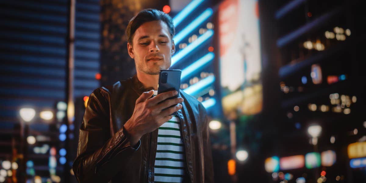 An Expose Into The Sad, Scary World Of Tinder And Online Dating man texting