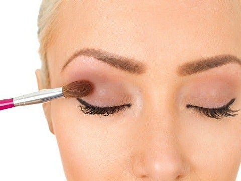 girl applying eyeshadow