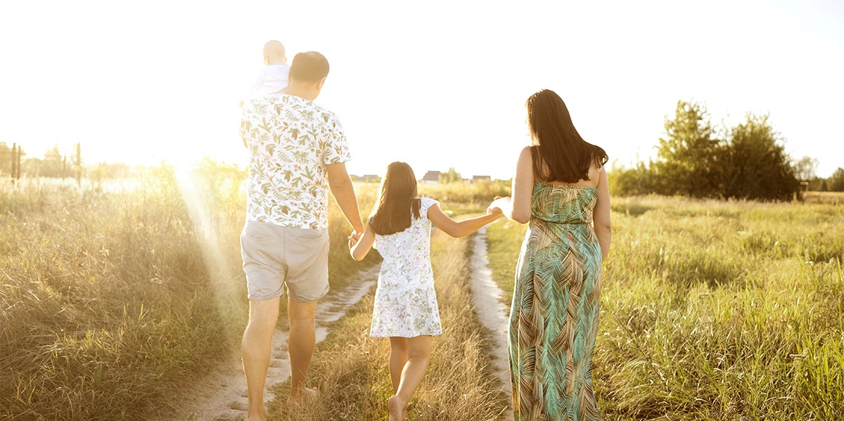 5 Ways Our Family Changed For The Better When We Became Homeless family walking