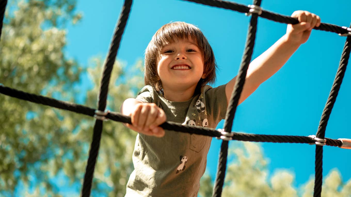 Father Praised For How He Handled A Little Boy Who Pushed His Son On The Playground little boy on playground