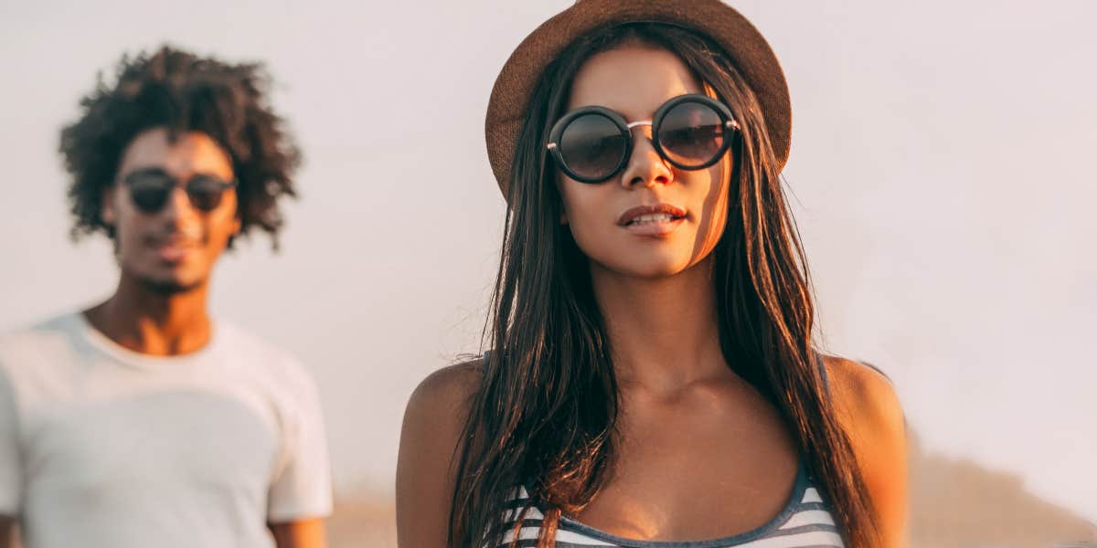 Ways to mess up a first date woman walking away from a man, slightly annoyed