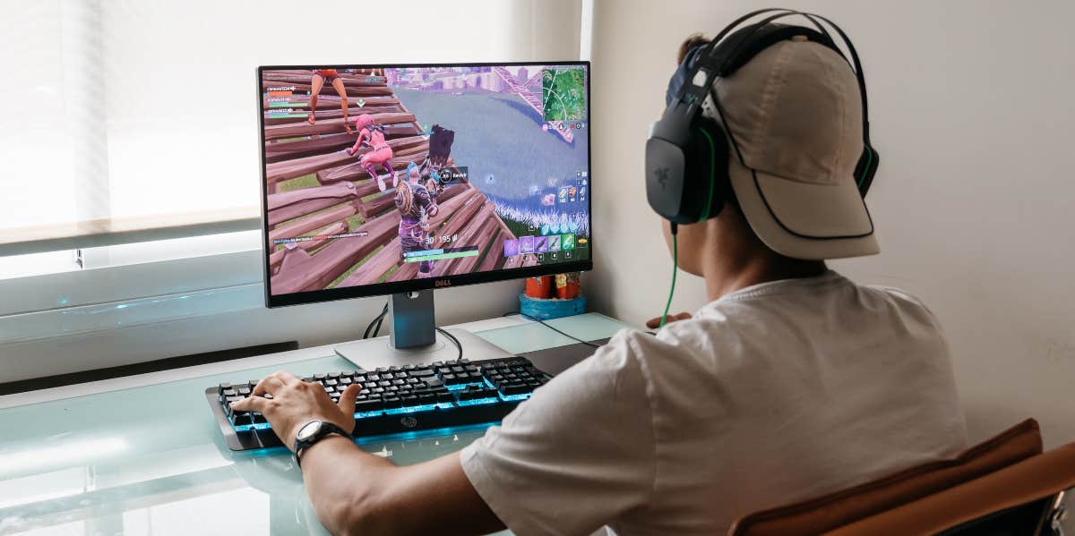 Son Spends $500 On Fortnite Skins And Gets No Christmas Gifts As A Return Teenager playing Fortnite