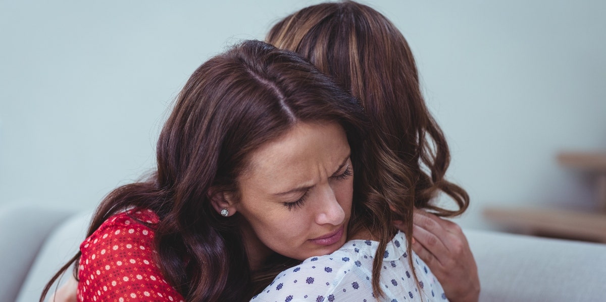 friend in an abusive relationship women hugging