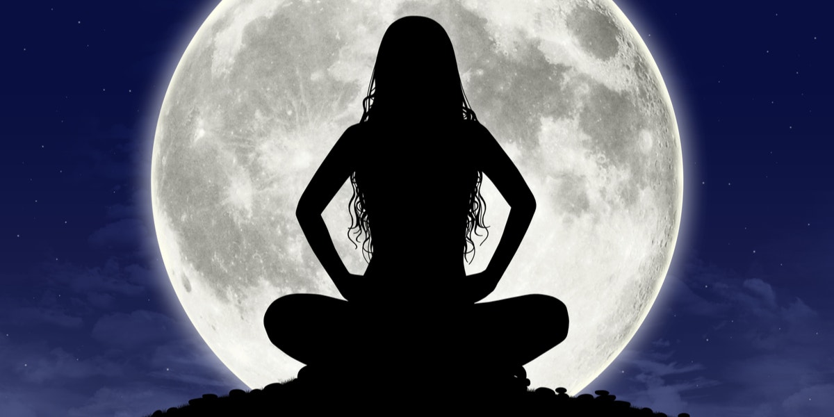 How This Month's Full Moon Affects Each Zodiac Sign's Horoscope, February 2022