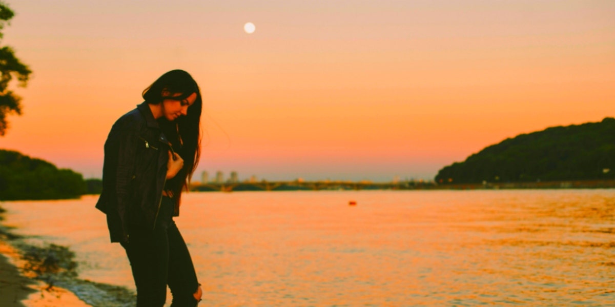 woman doing a full moon ritual to let go of the past