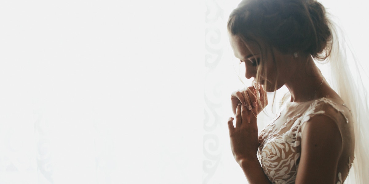 Behind The Girl Who Is Anti-Marriage bride wedding dress