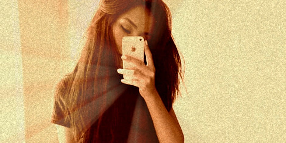 girl with iphone girl with iphone