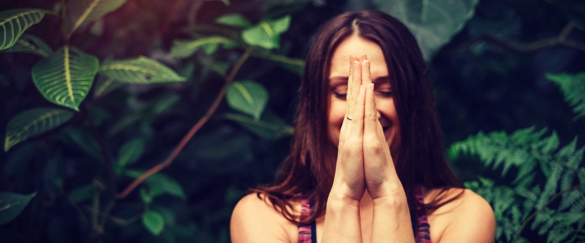 Woman doing grounding techniques for anxiety