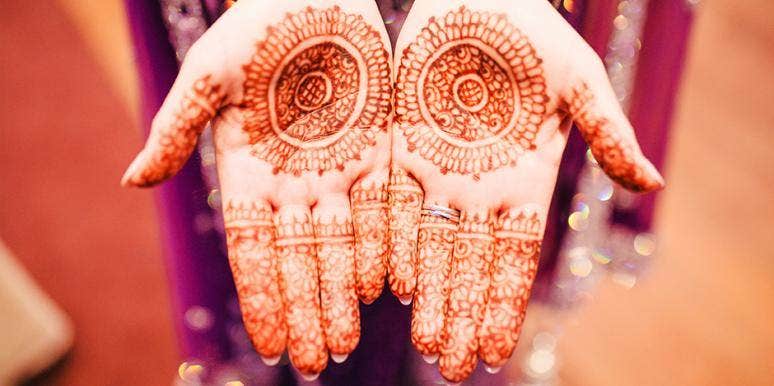 Who Is Naomi Jon? New Details About The YouTuber Who Gave Herself Henna Freckles That Went Very Wrong Who Is Naomi Jon? New Details About The YouTuber Who Gave Herself Henna Freckles That Went Very Wrong
