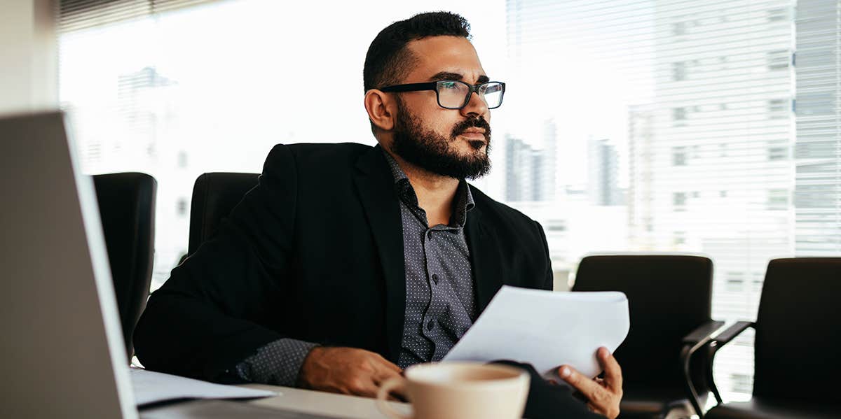 Sneaky Ways To Achieve More In A Day Than Most Do In A Week man working