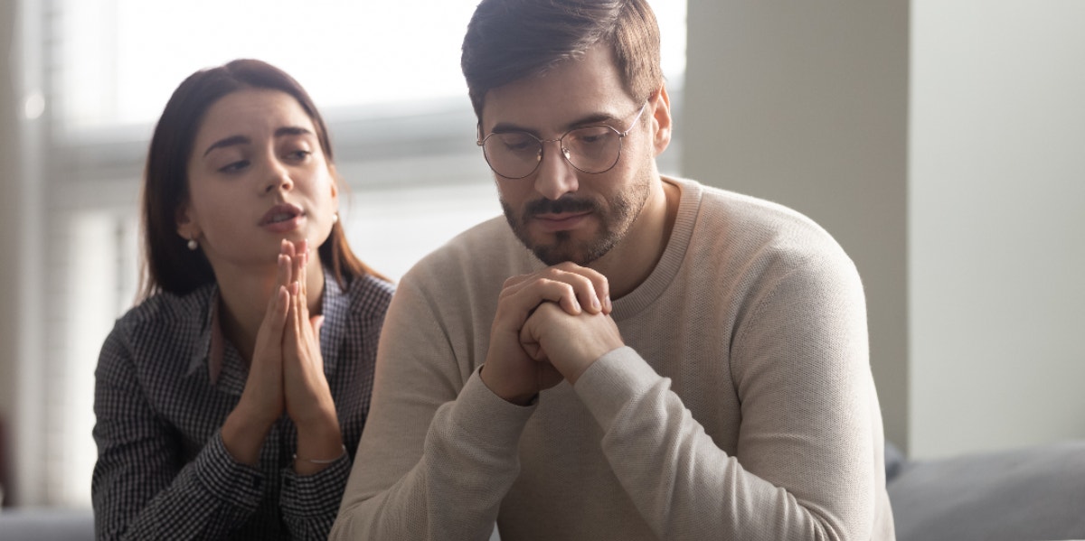 How To Apologize To Your Boyfriend After A Fight: 24 Meaningful Ways woman asking man for forgiveness