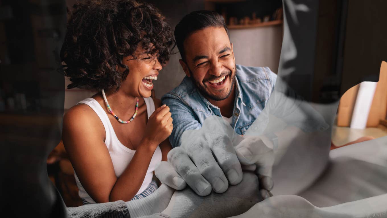 How Couples That Stay Together Forever Manage Conflict Couple working together using kindness and laughter
