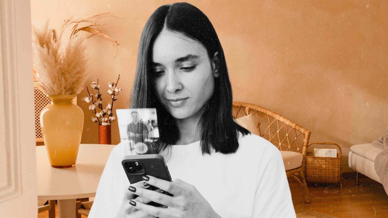 6 Little Tips To Create An Irresistibly Tantalizing Dating Profile Woman on dating app in her living room