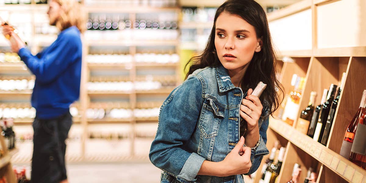 I Never Once Felt Guilty For Being A Kleptomaniac. I Still Don't. woman stealing in store