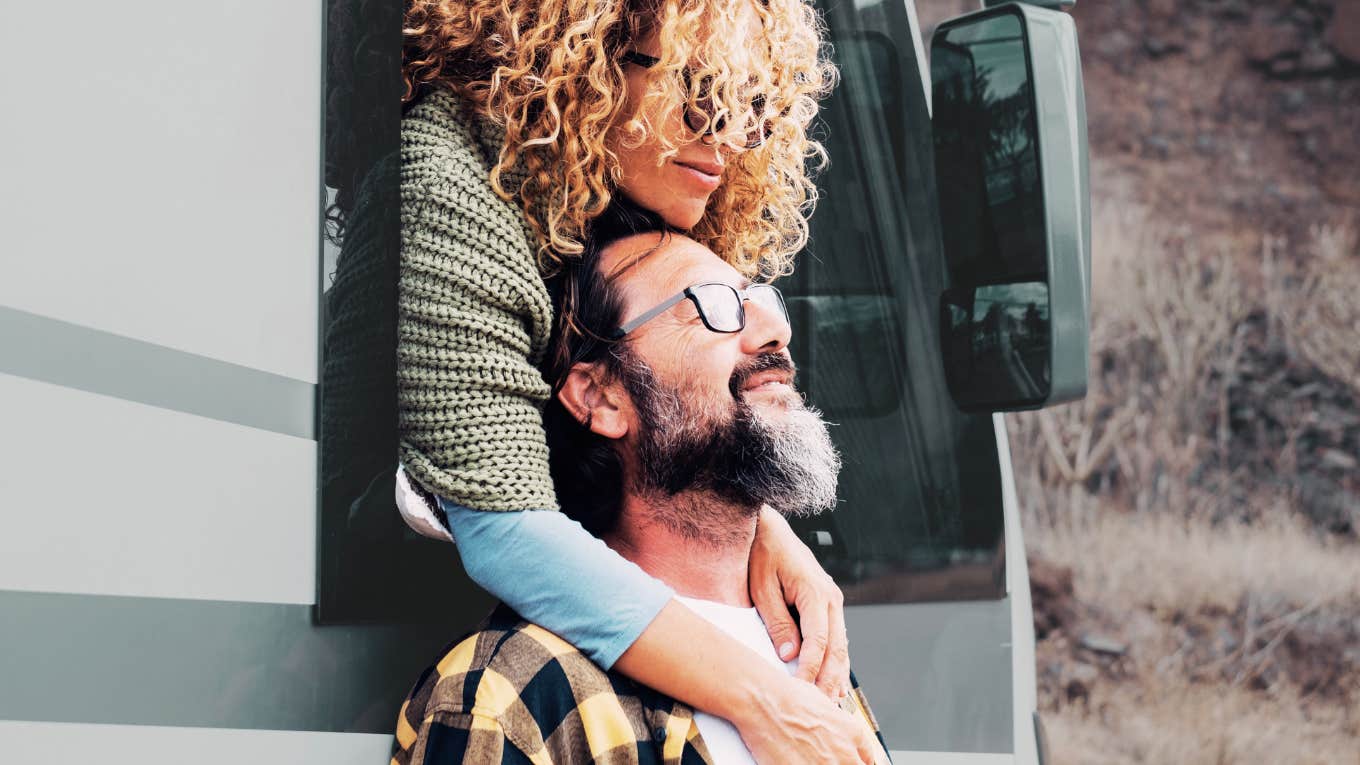 How You'll Know For Absolute Certain You Met Your Soulmate Couple in bus hugging