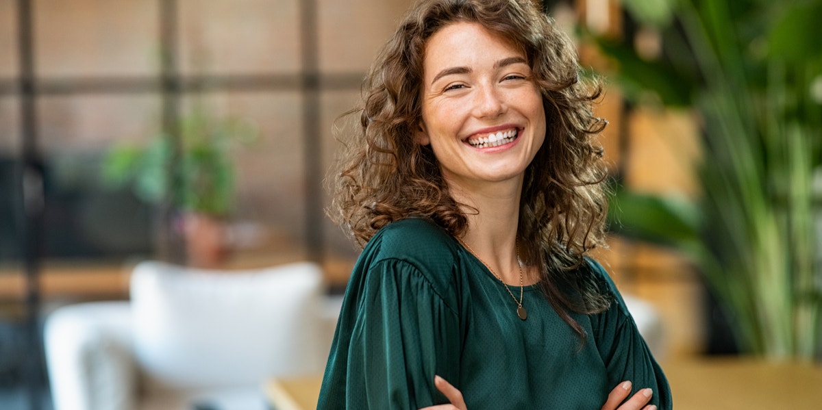 10 Things Happy (& Successful!) People Do Way Differently successful happy woman
