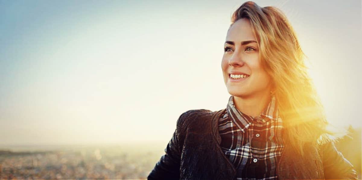 personality traits of successful people strong woman, backlit by the sun