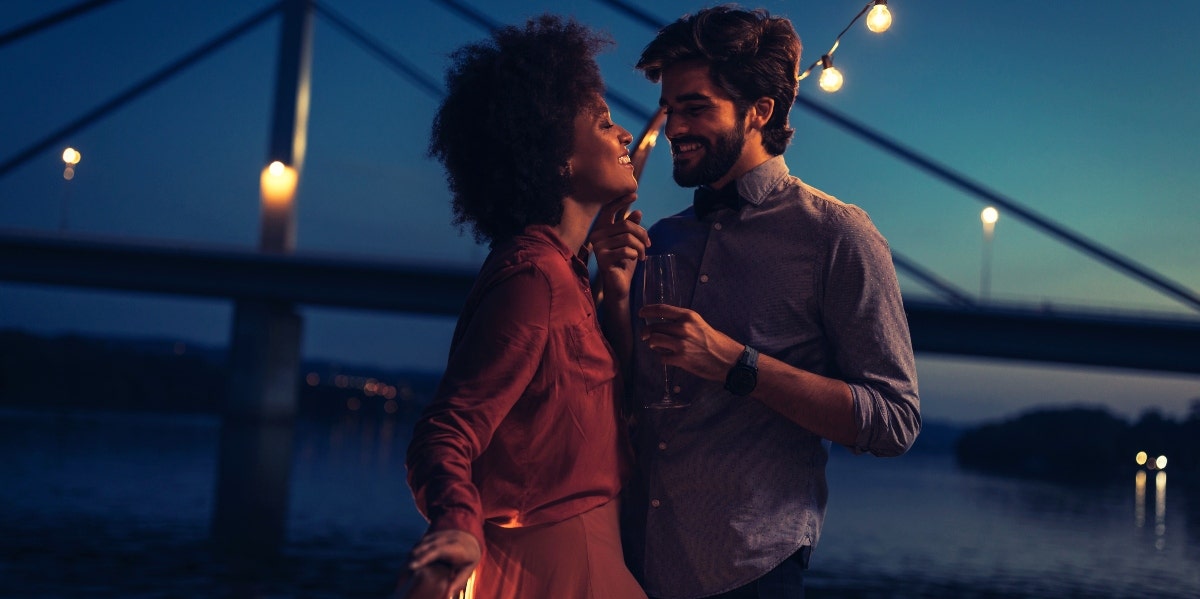 how to find love man and woman celebrating outside