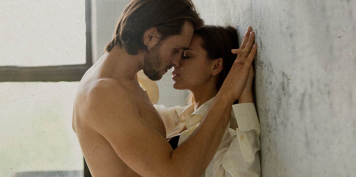 10 Easy Ways To Get The Intimacy Back In A Love-Starved Relationship couple about to kiss