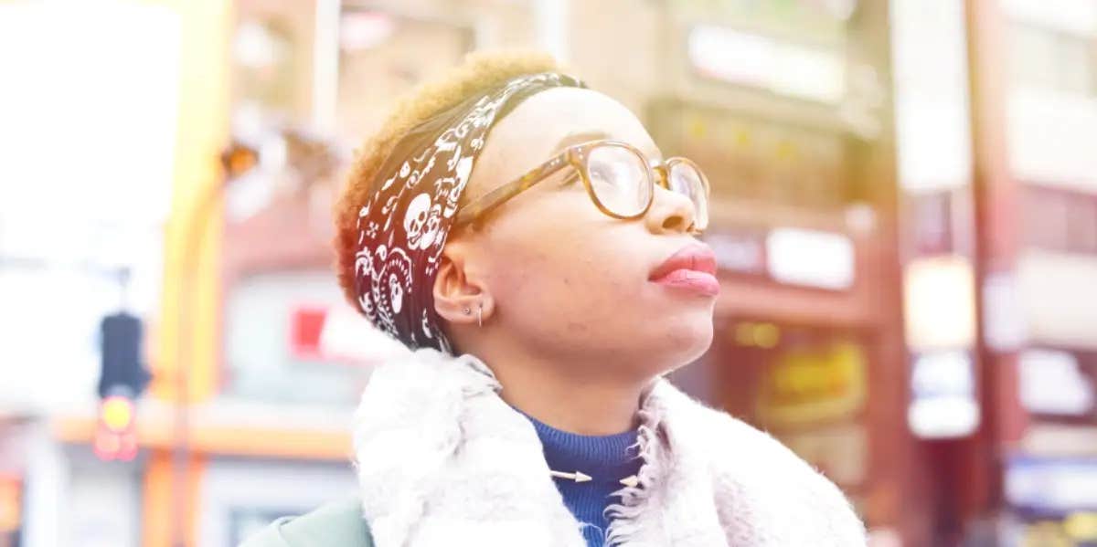 How To Forget About Someone You Love: 6 Simple Tips woman looking up toward the sky
