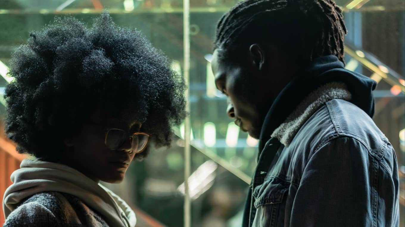 11 Painfully Honest Signs Your Relationship Is So Toxic Unhappy couple