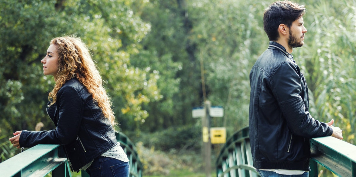 5 Undeniable Signs It's Time To Break Up couple facing away