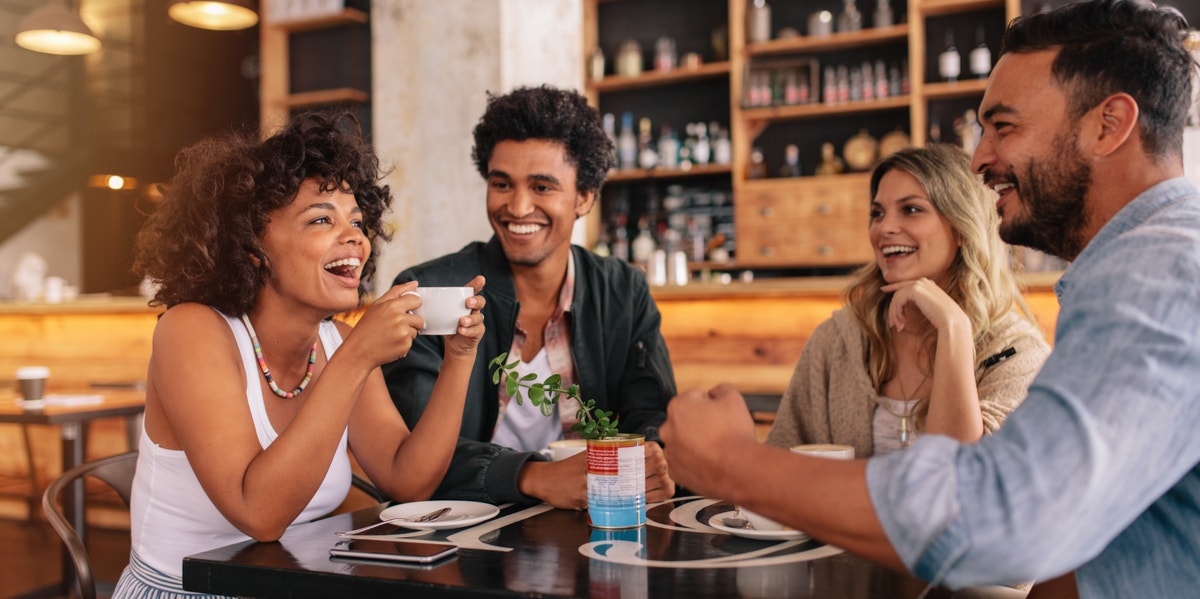 13 Best Ways To Learn How To Stop Being Shy & Get Better At Socializing friends talking