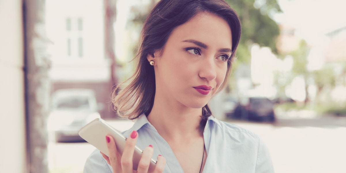 how to respectfully disagree with someone displeased-looking woman holding smartphone