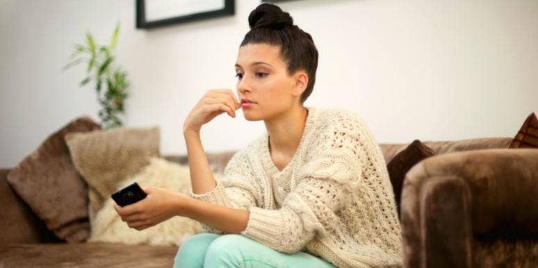 How To Respond To Breadcrumbing Without Losing Your Dignity woman on her phone