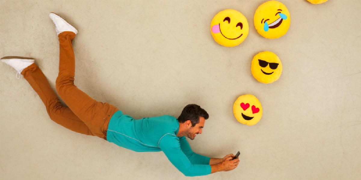 How To Say I Love You In Emojis 15 Romantic Emoji Texts Yourtango