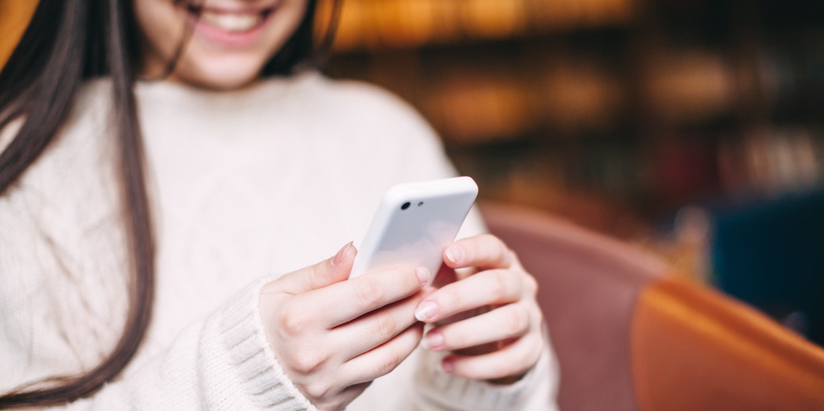 Why I Won't Buy My Daughter A Phone Until She Learns About Sexting texting girl