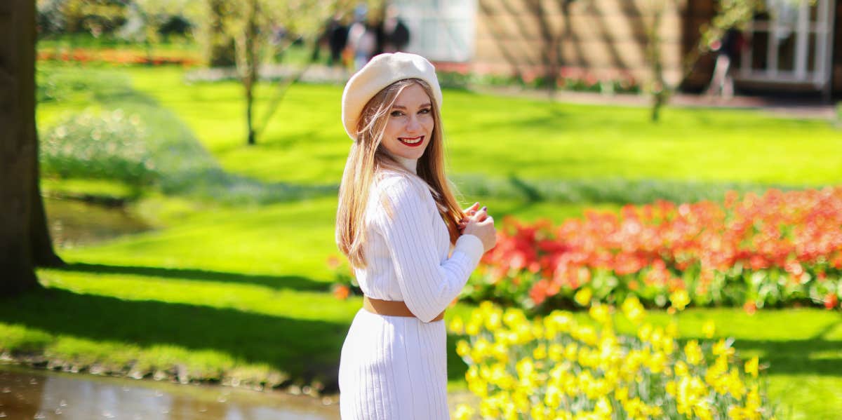 Emotions That Drastically Evolve The Older You Get woman near flowers