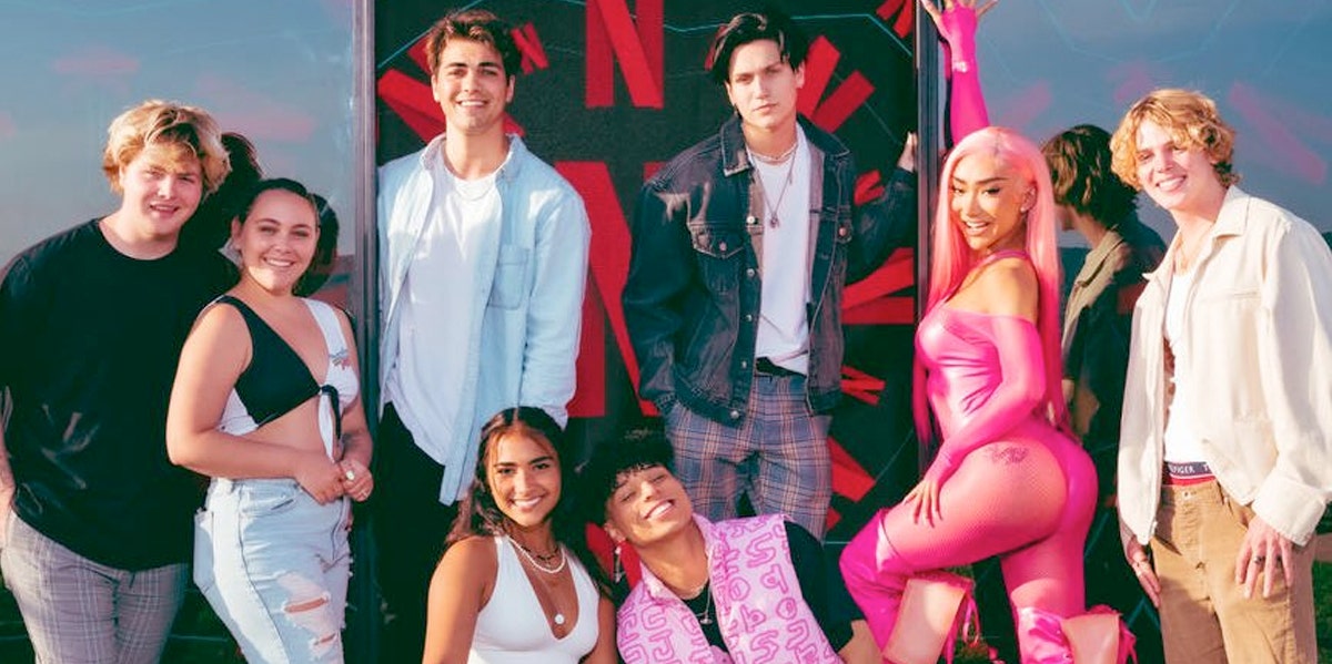 What Is Hype House & Who Is In It? TikTok Mansion Explained Hype House members