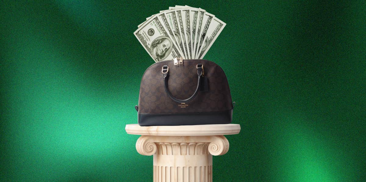 Woman Finds ‘Inheritance Money’ Hidden In Goodwill Handbag coach purse with money sticking out of it