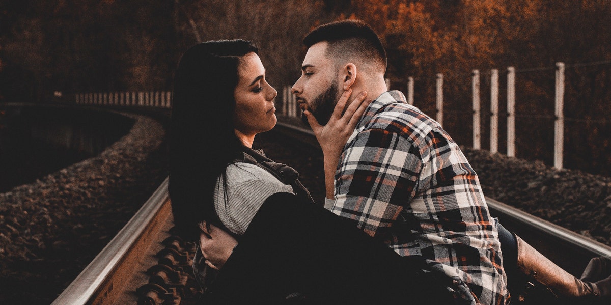 5 Things A Man Does When He Falls Deeply In Love 5 Things A Man Does When He Falls Deeply In Love