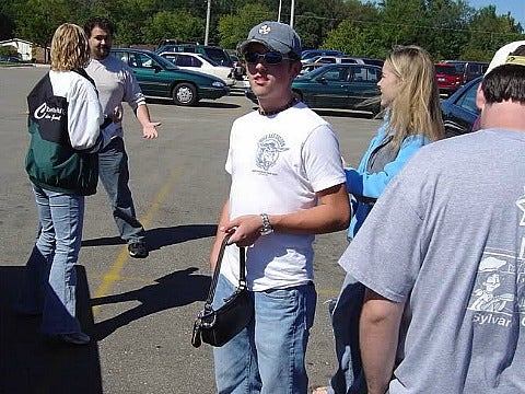 Photos: 13 Boyfriends Who Hold Purses