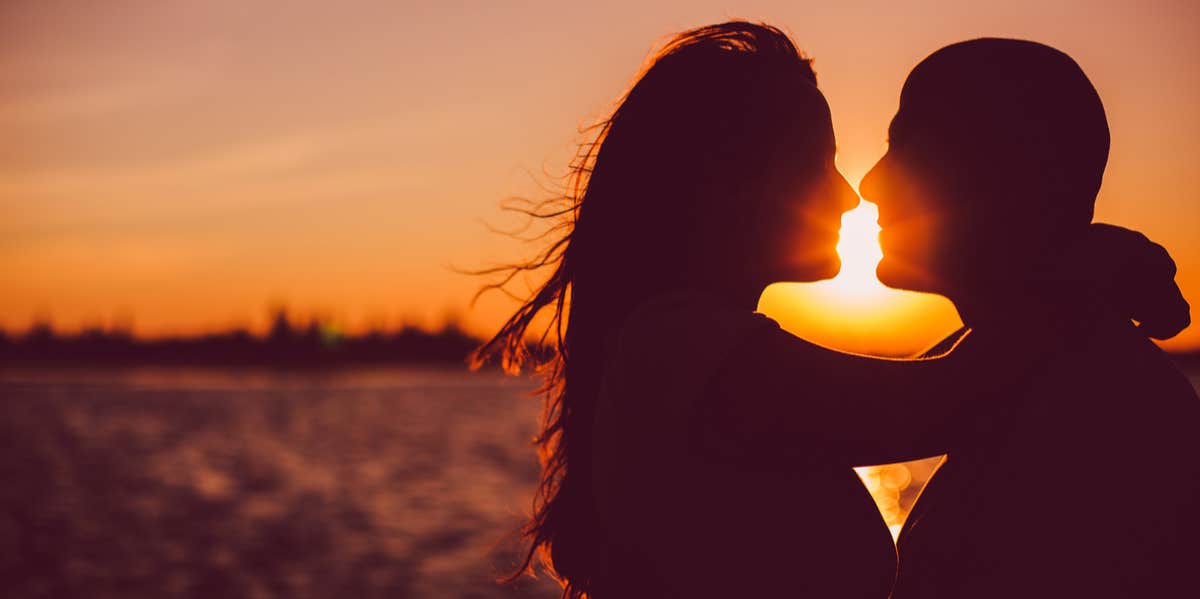 couple kissing in sunset