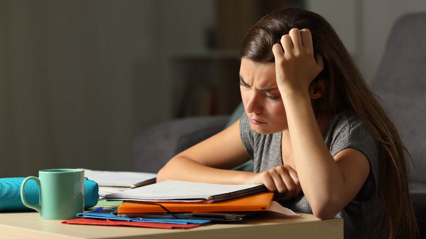 It's Not Just Kids — Instructors Say Even College Students Are Behind On Reading Skills college student struggling to read