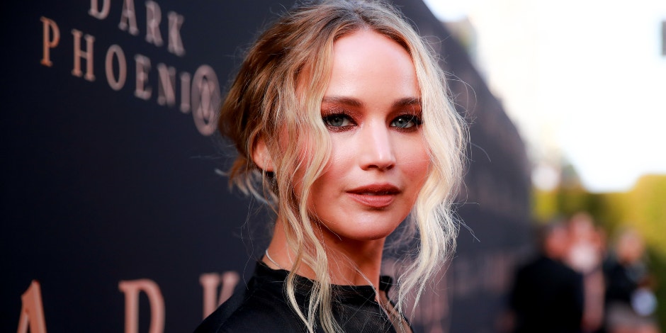 s Jennifer Lawrence Engaged? New Details About The 'Massive Ring' She Was Spotted Wearing With Boyfriend Cooke Maroney