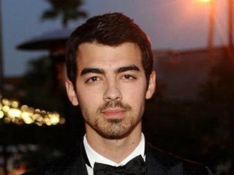 Love & Sex: Joe Jonas Lost His Virginity To ...