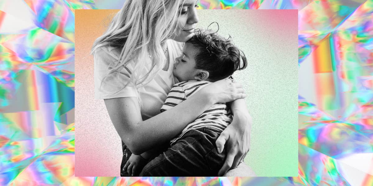 Why People Remember Kaleidoscope Lights Before Sleep As Kids woman holding sleeping child and kaleidoscope lights