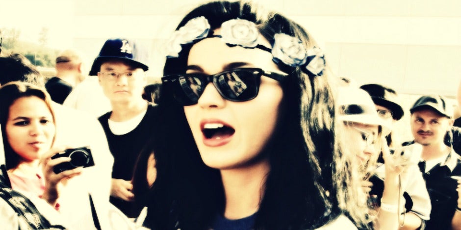 katy perry surrounded by paparazzi katy perry surrounded by paparazzi
