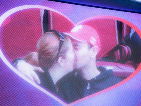 kissing kissing