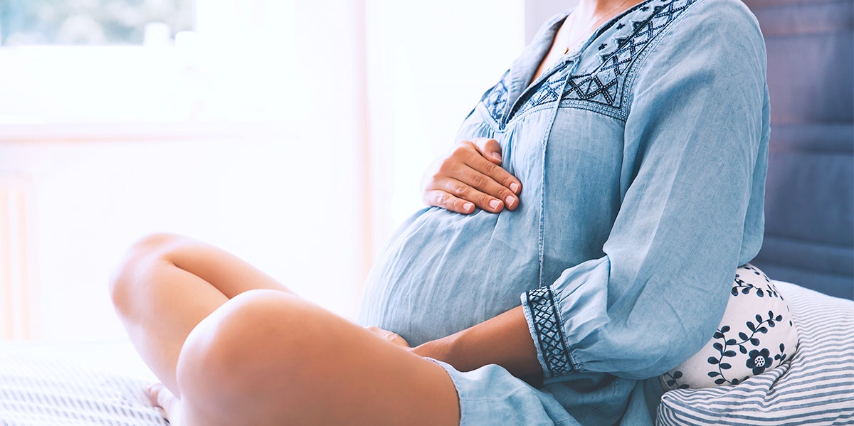 I Knocked Myself Up: What It's Like To Have A Solo Pregnancy pregnant woman holding belly