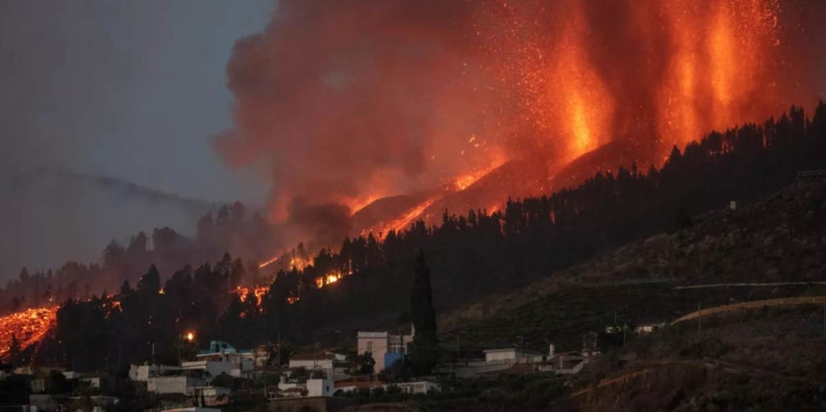 la palma volcano eruption spain coast