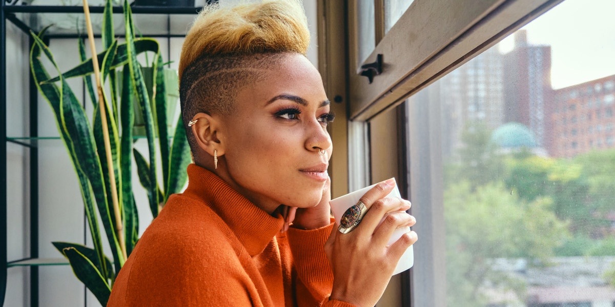 6 Science-Backed Techniques To Help You Make Difficult Decisions Without Regrets woman thinking