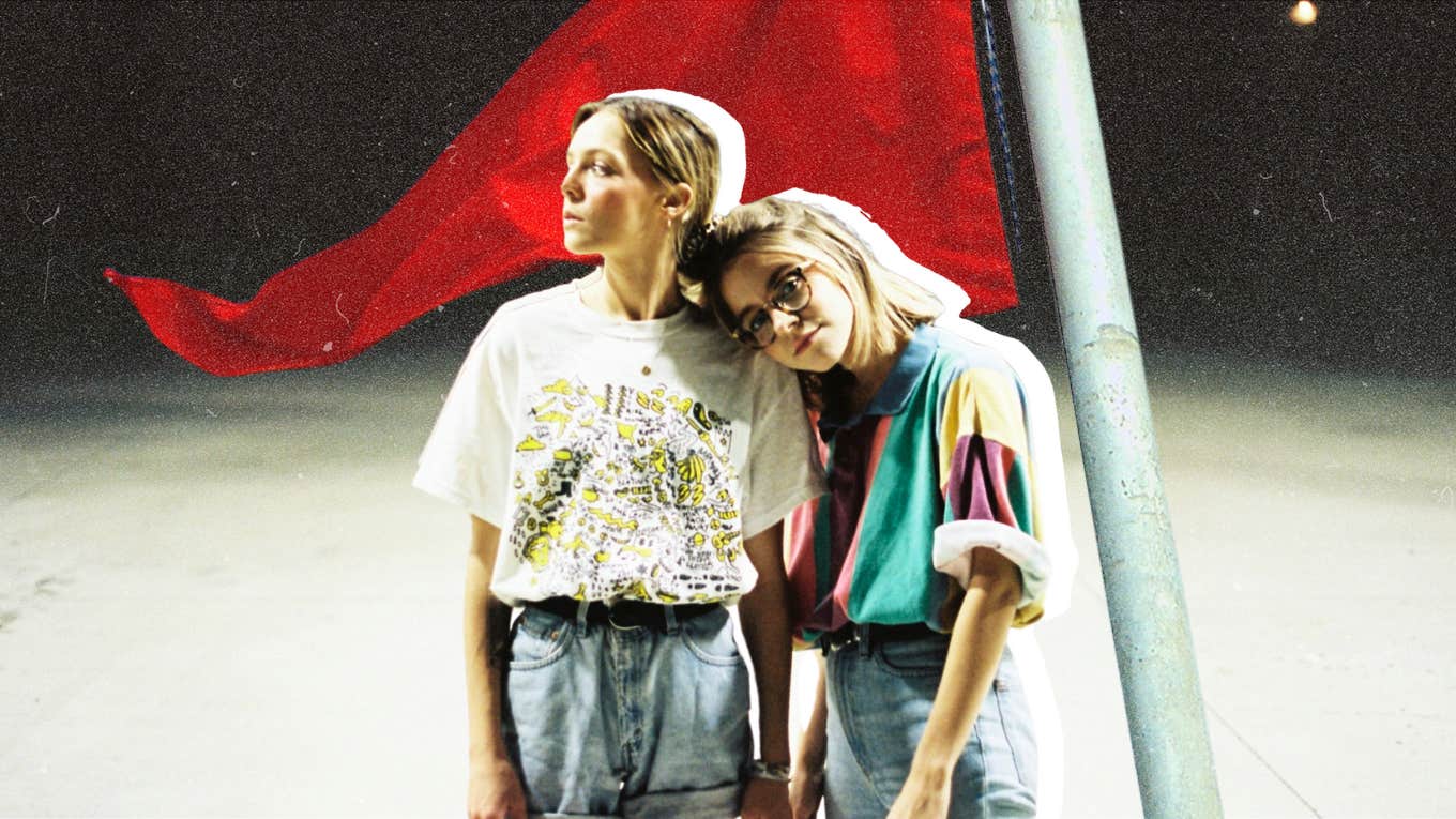 13 Tiny Red Flags That Reveal You’re In An Unequal Friendship Two friends