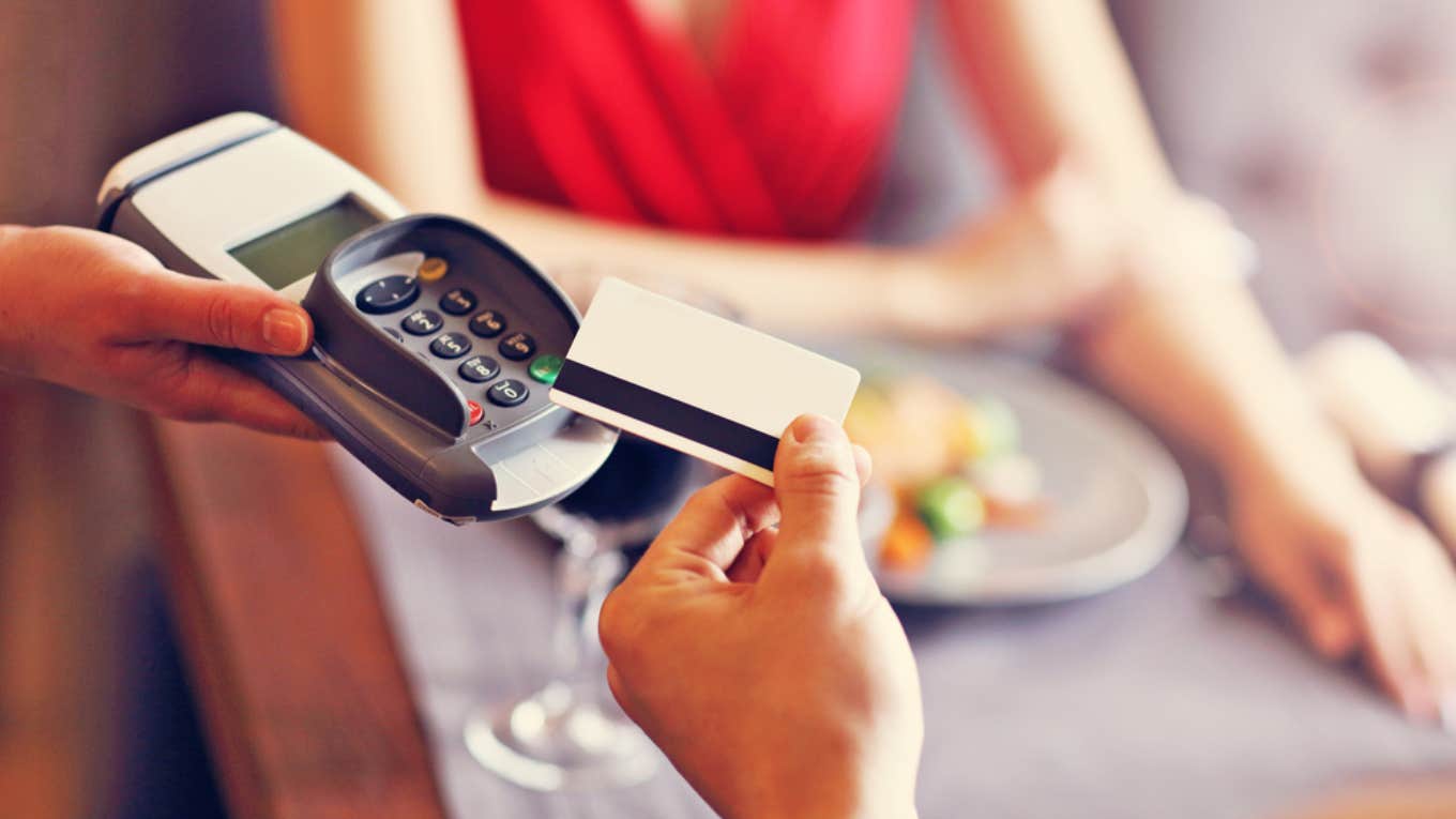 Customers Accuse Local Bar Of Being Deceptive By Changing The Order Of Tip Percentages On Their Screens tip, bar, restaurant, money, customers